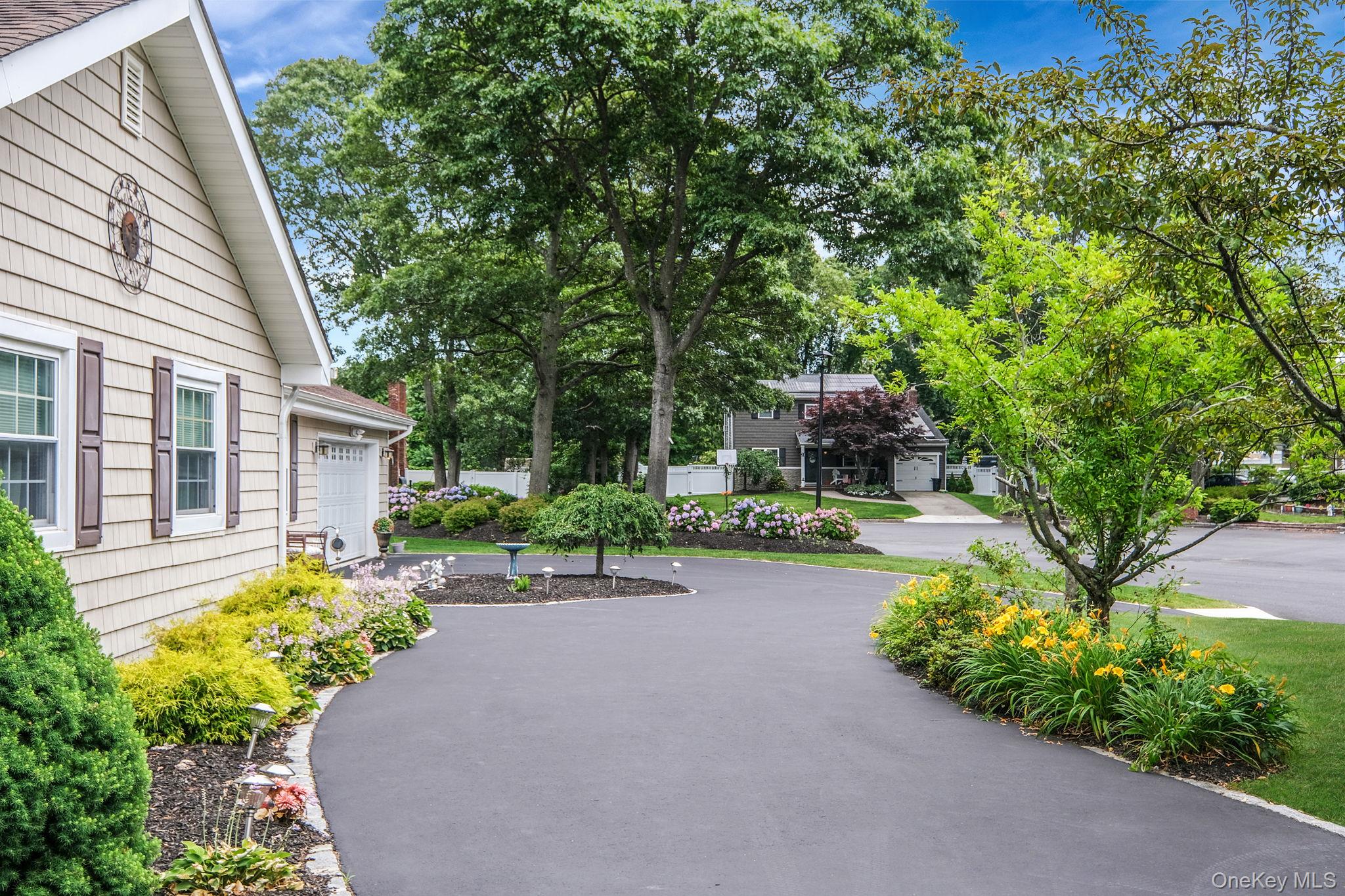 #2 photo, 22 Concord Drive, サフォーク郡 Holtsville , NY 11742