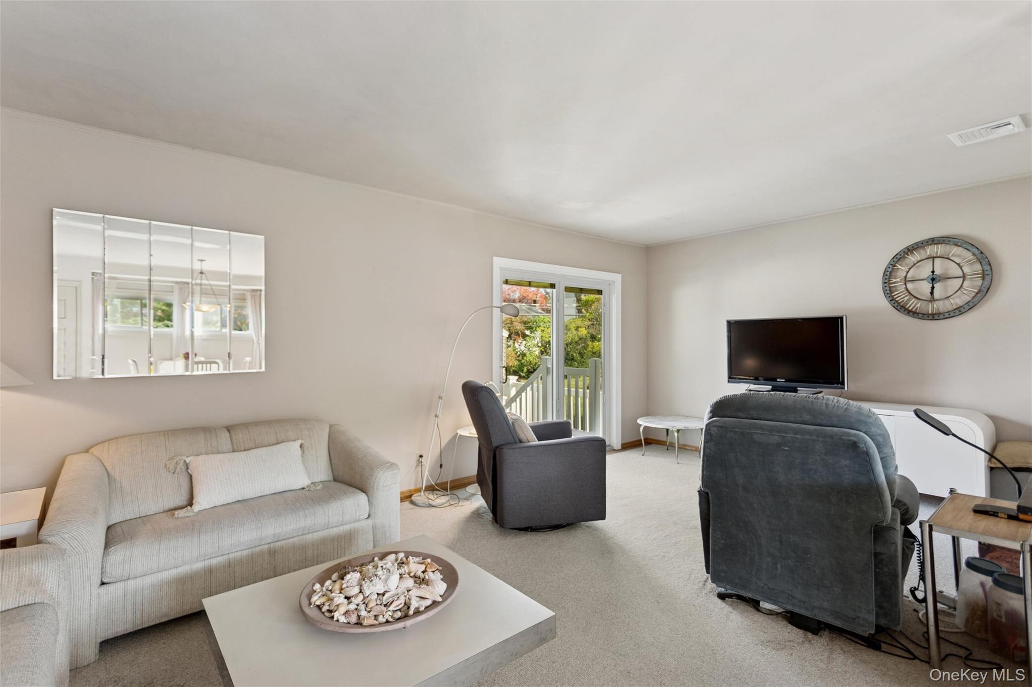 #10 photo, 437 Cedar Lane, ナッソー郡 East Meadow , NY 11554