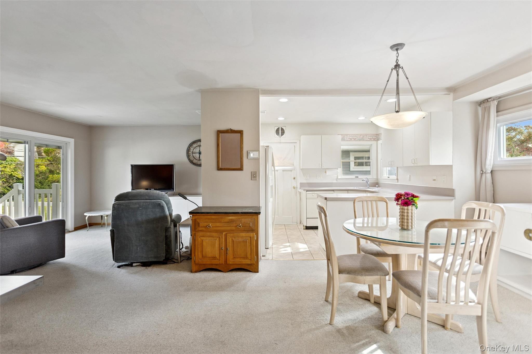 #13 photo, 437 Cedar Lane, ナッソー郡 East Meadow , NY 11554