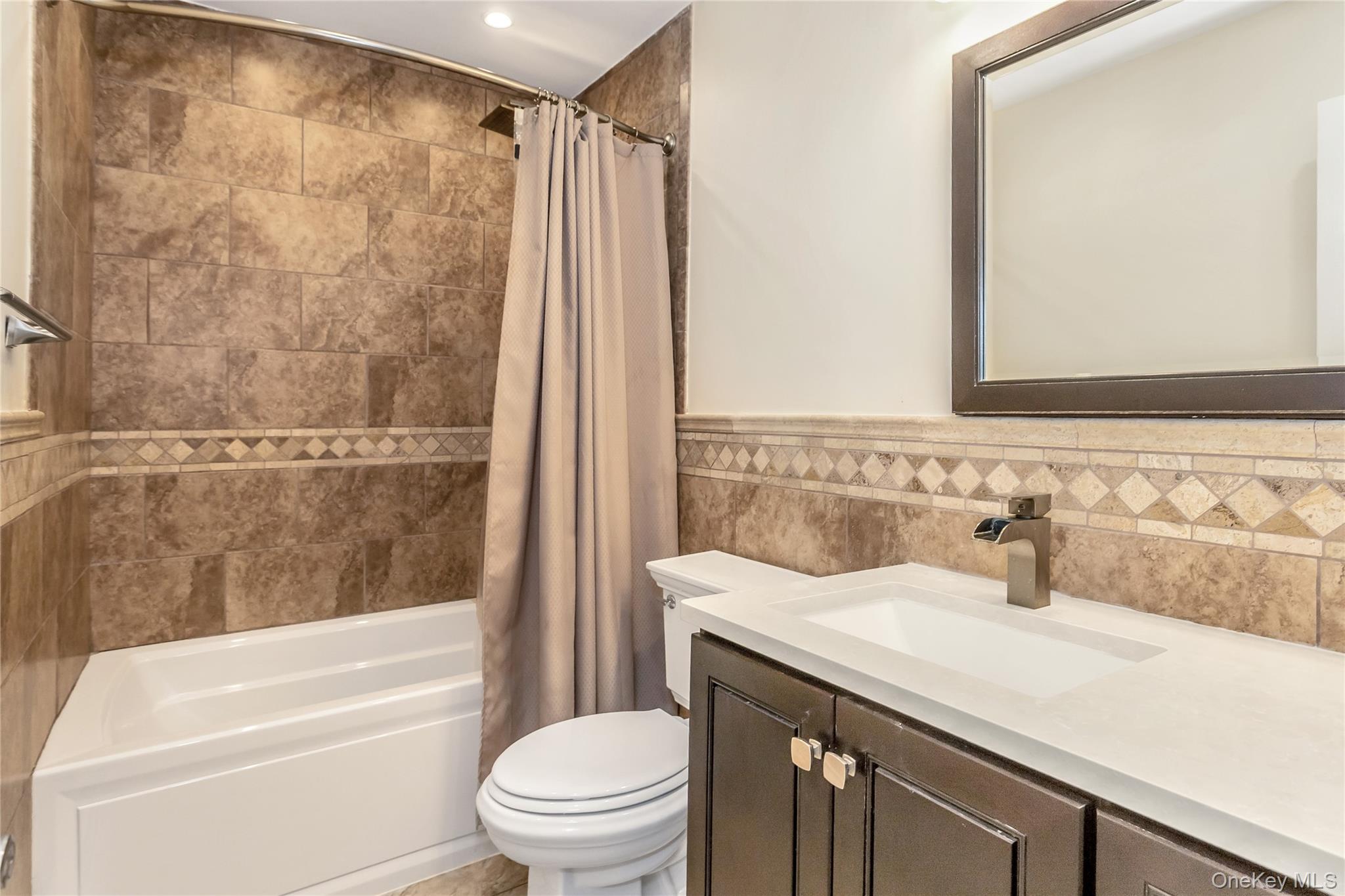 #18 photo, 15 Ingram Drive, Hicksville , NY 11801