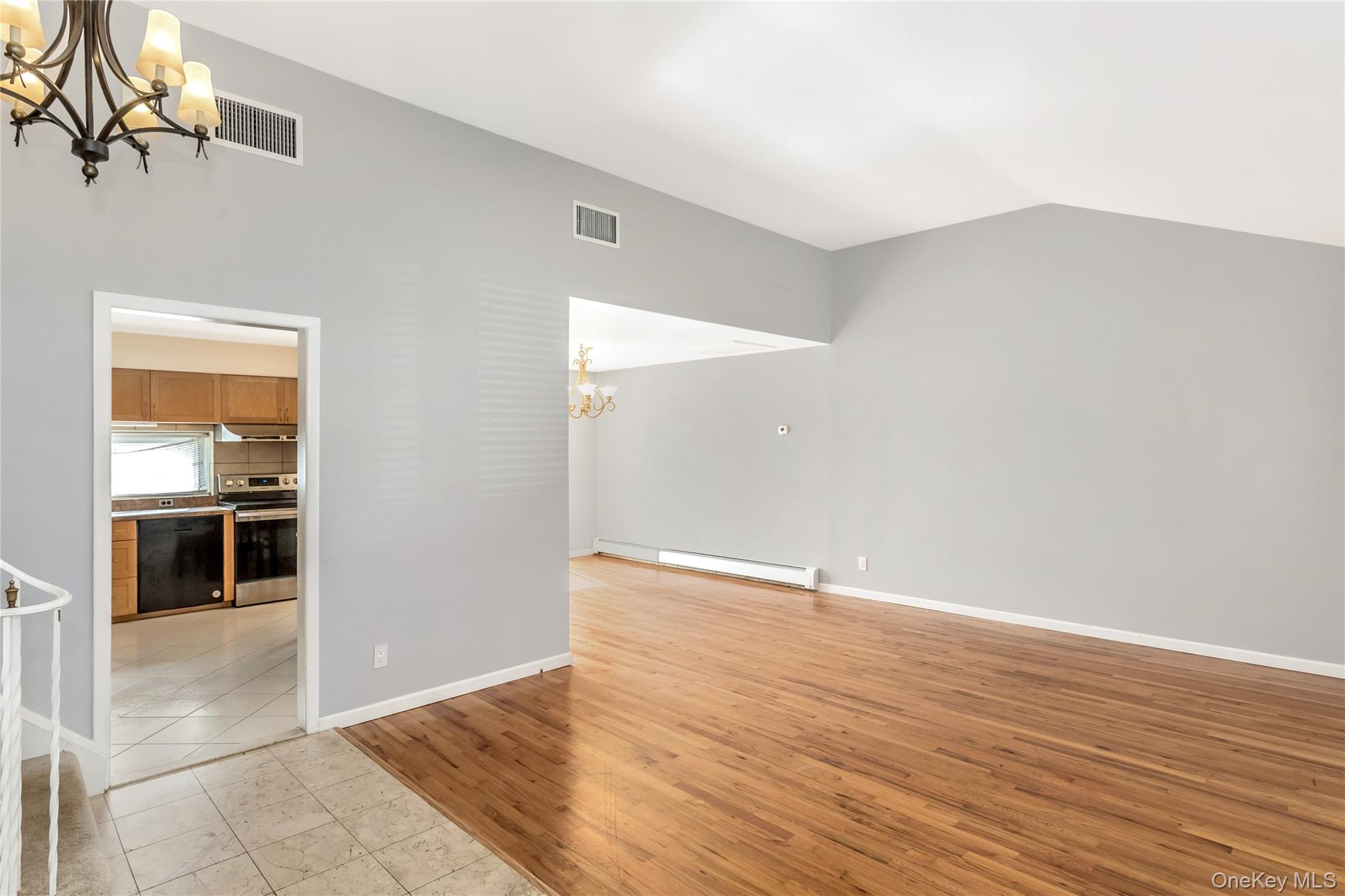 #4 photo, 15 Ingram Drive, Hicksville , NY 11801