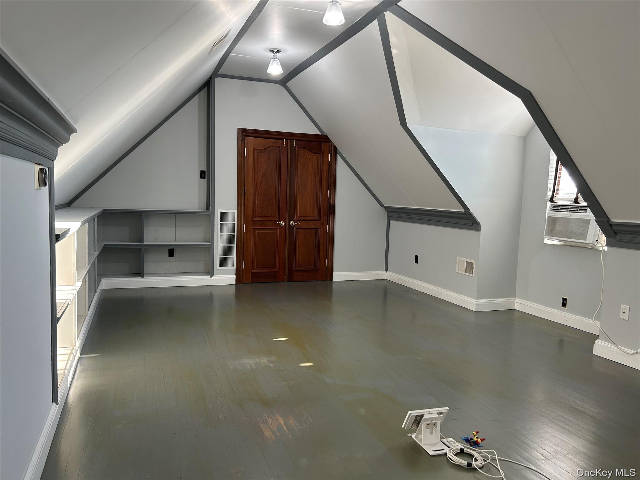 #19 photo, 361 Union Boulevard, West Islip , NY 11795