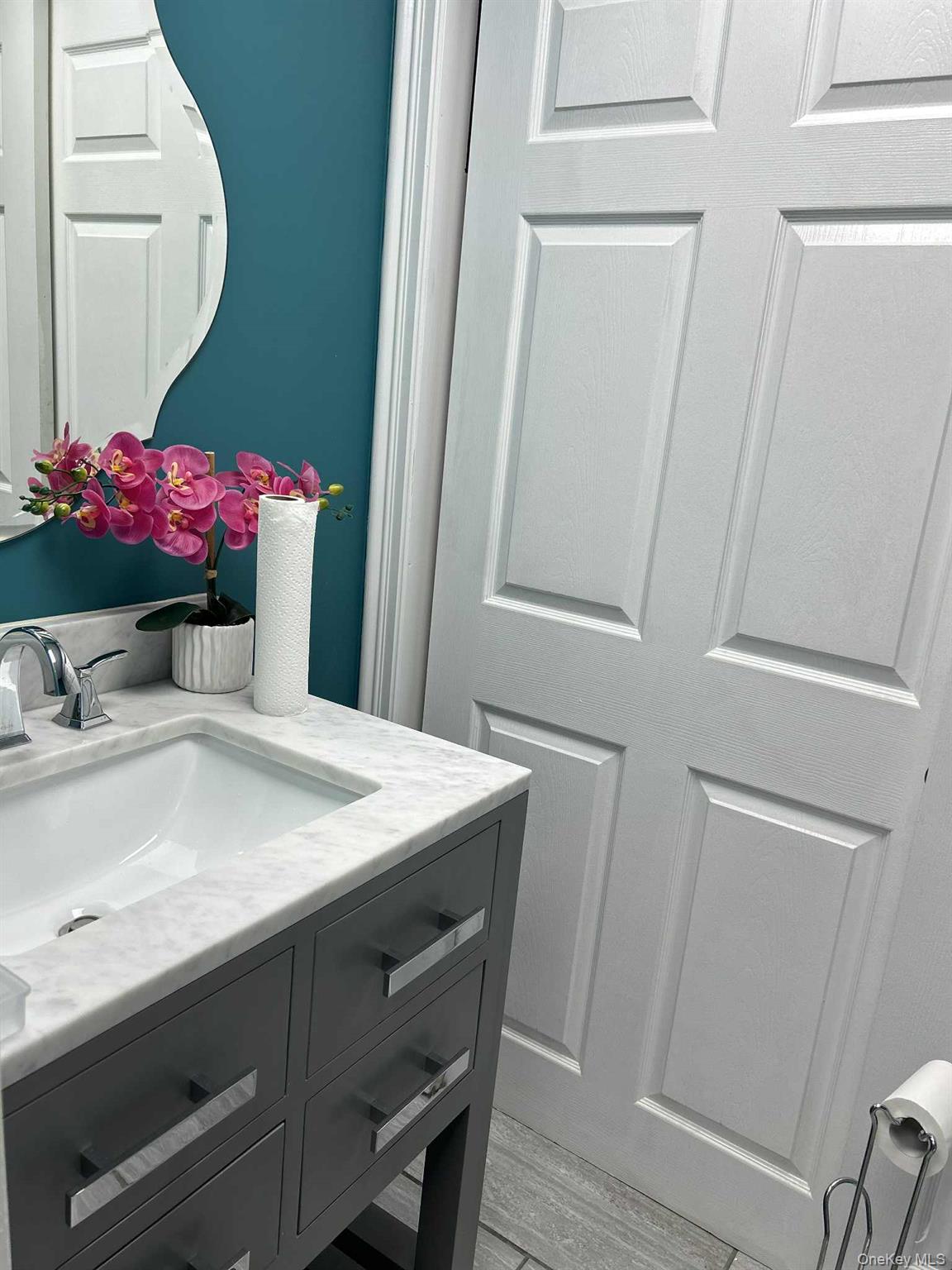 #20 photo, 361 Union Boulevard, West Islip , NY 11795