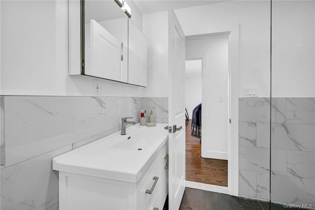 #16 photo, 412 E Main Street, Jefferson Valley , NY 10535