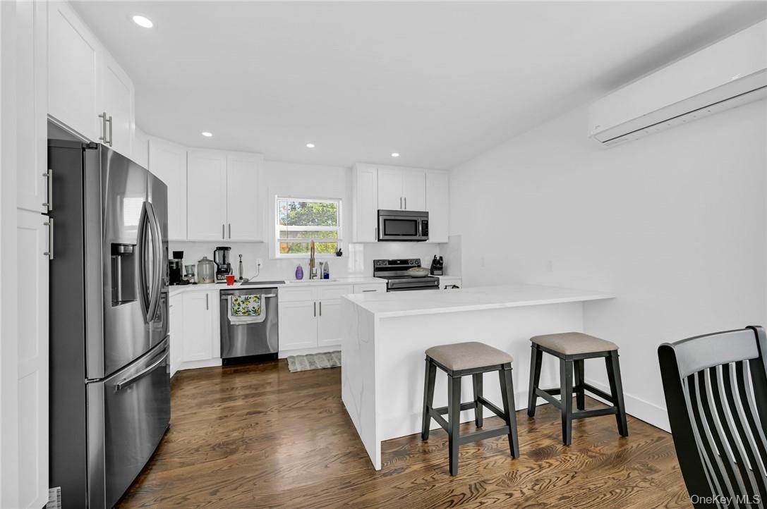 #20 photo, 412 E Main Street, Jefferson Valley , NY 10535