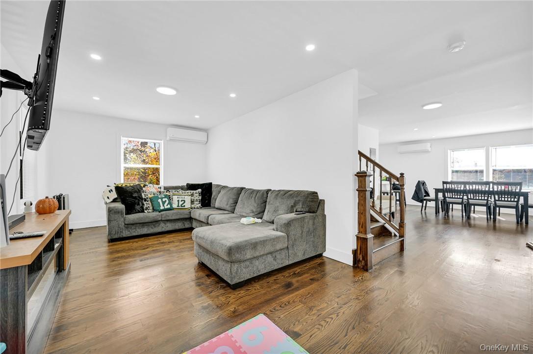 #7 photo, 412 E Main Street, Jefferson Valley , NY 10535