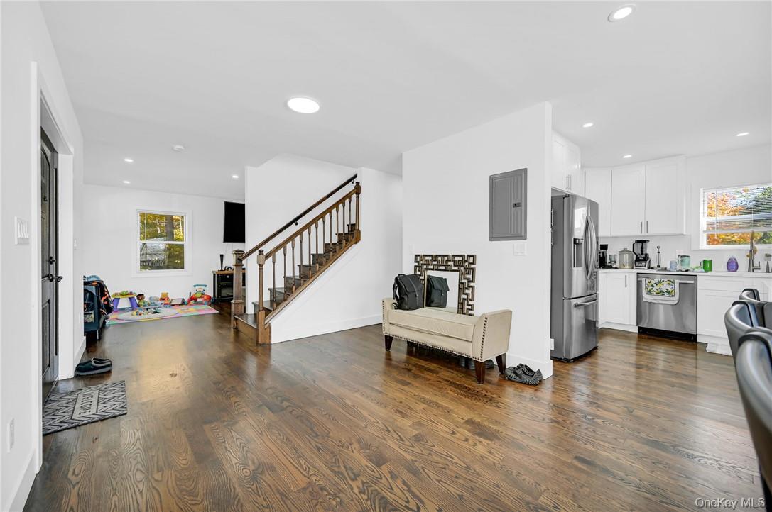 #8 photo, 412 E Main Street, Jefferson Valley , NY 10535