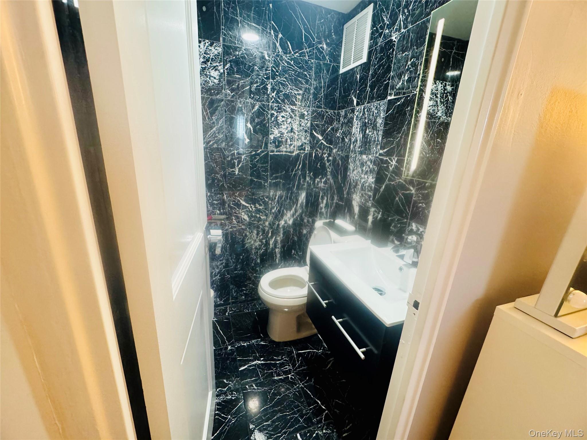 #8 photo, 4705 Henry Hudson Parkway, ブロンクス区 Bronx , NY 10471