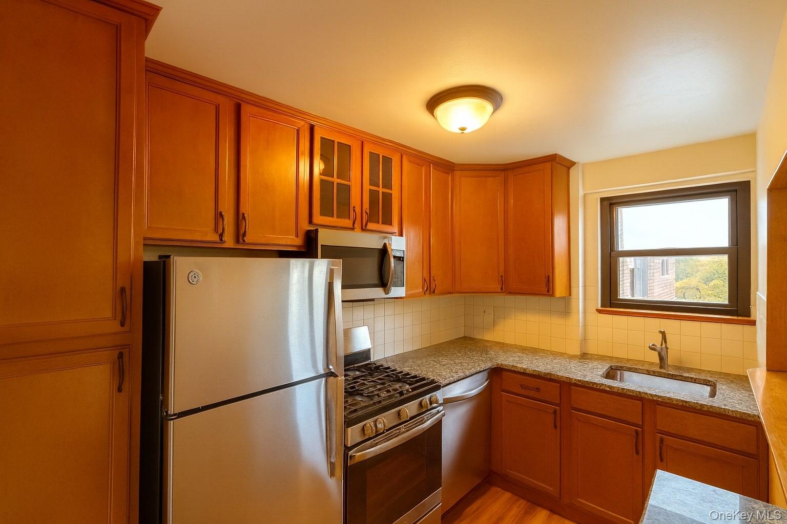 #7 photo, 154 Pearsall Drive, Mount Vernon , NY 10552