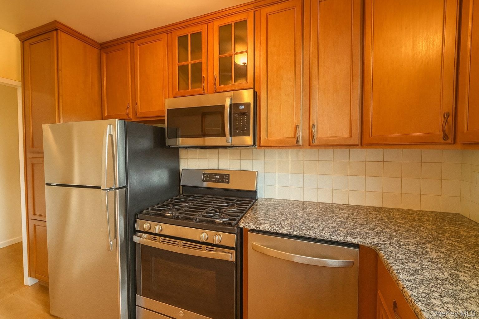 #8 photo, 154 Pearsall Drive, Mount Vernon , NY 10552