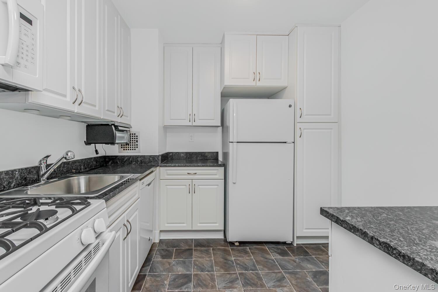 #8 photo, 21 Fairview Avenue, Tuckahoe , NY 10707