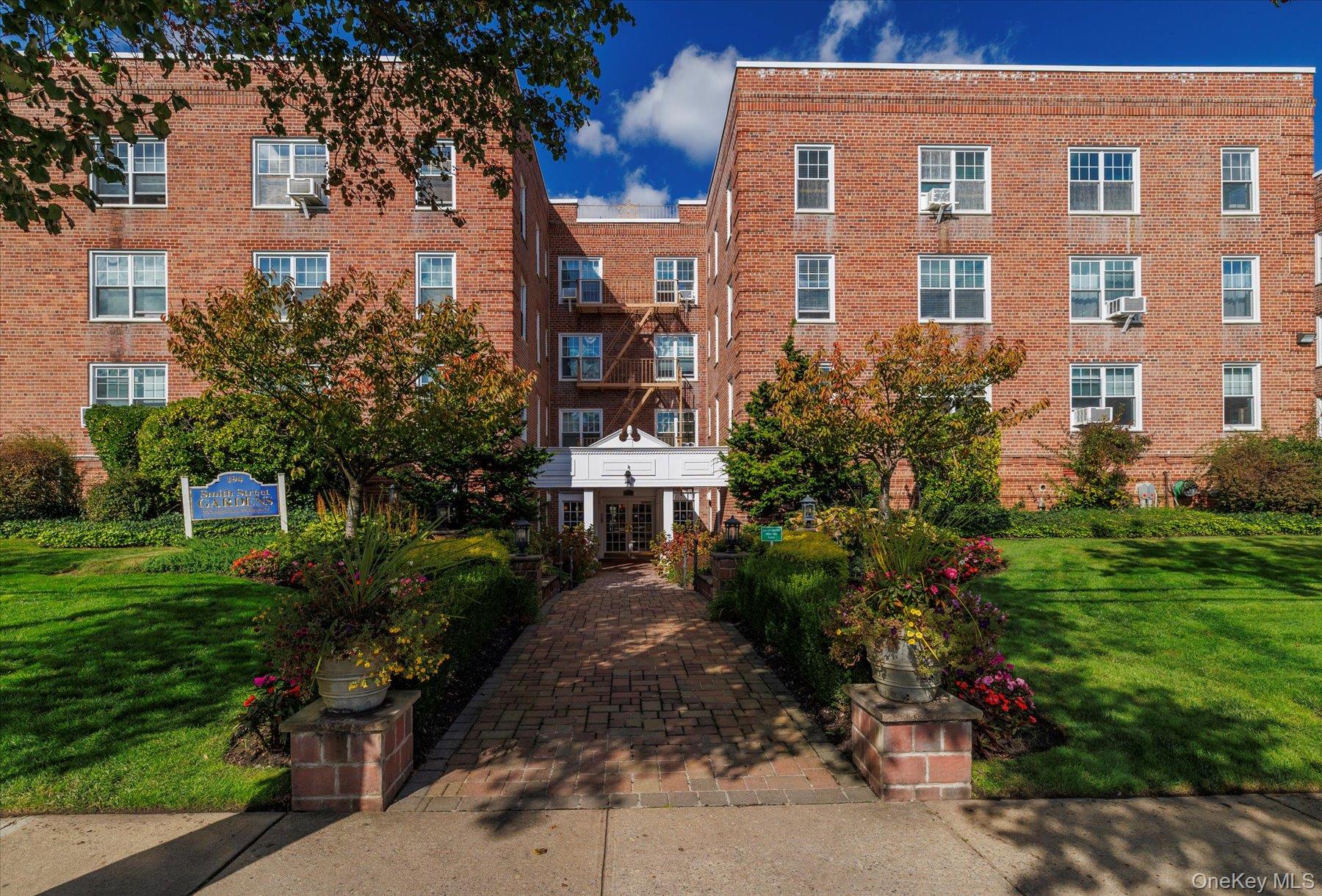 #1 photo, 194 Smith Street, ナッソー郡 Freeport , NY 11520