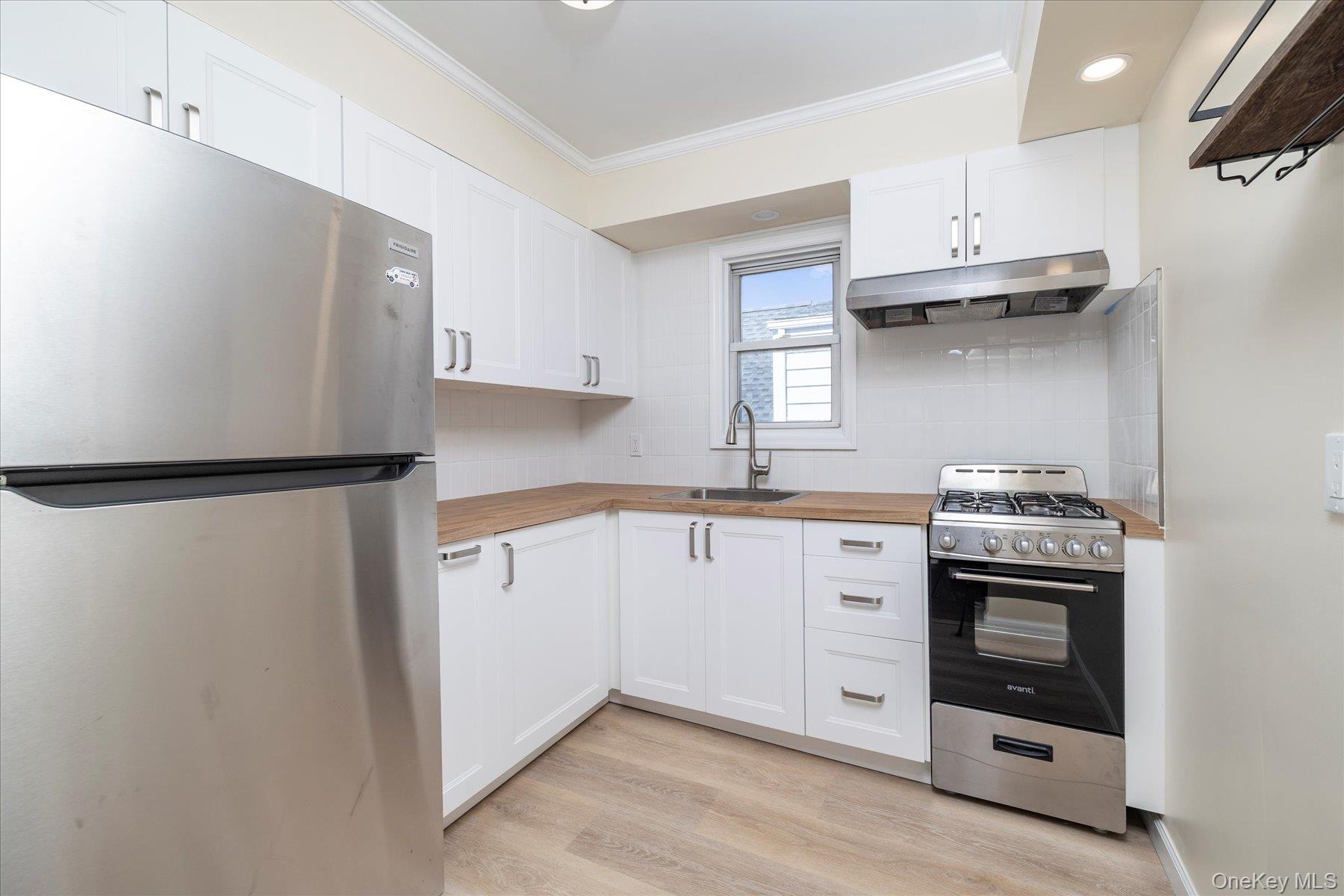 #8 photo, 19 Daley Place, Lynbrook , NY 11563