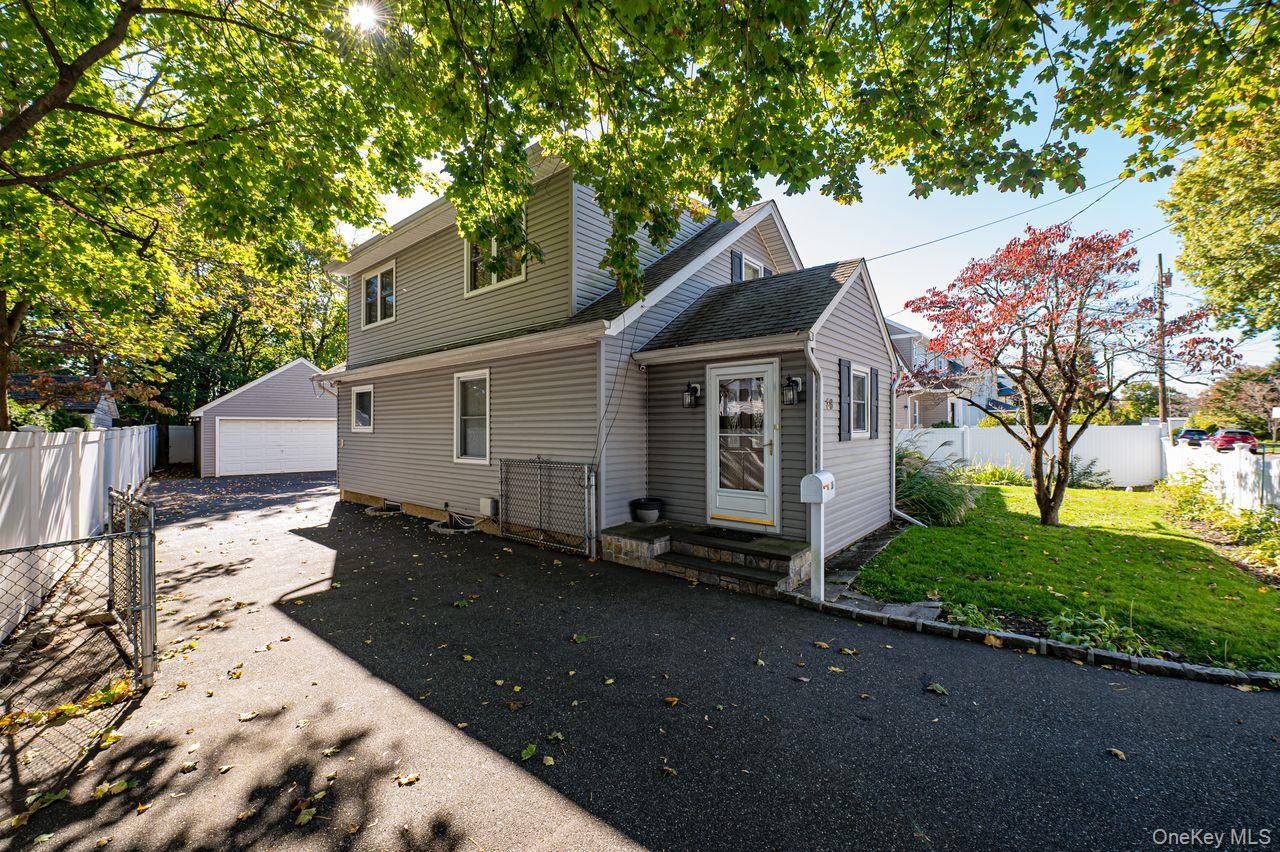 #1 photo, 38 High Street, Roslyn Heights , NY 11577