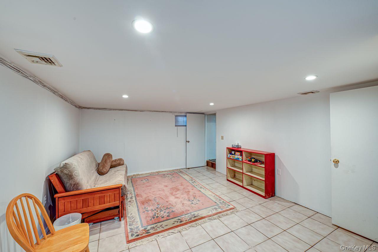 #17 photo, 38 High Street, Roslyn Heights , NY 11577