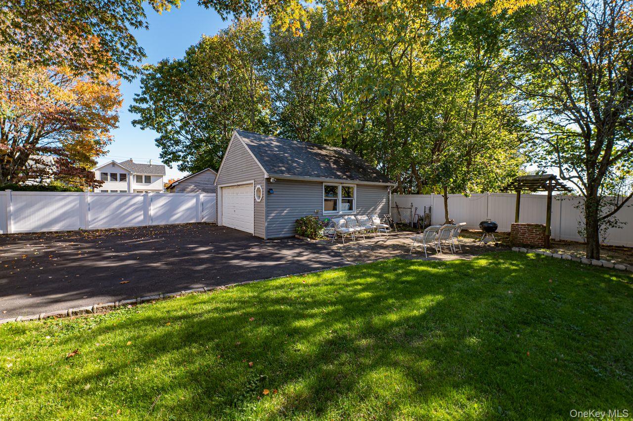 #18 photo, 38 High Street, Roslyn Heights , NY 11577