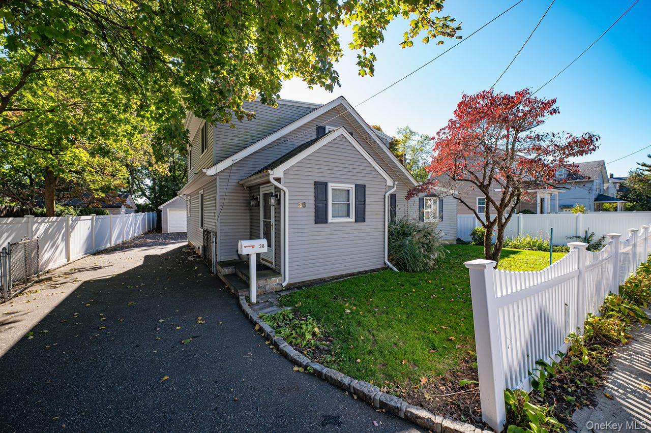 #2 photo, 38 High Street, Roslyn Heights , NY 11577