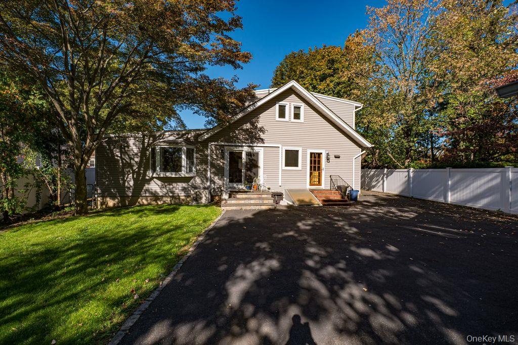 #20 photo, 38 High Street, Roslyn Heights , NY 11577