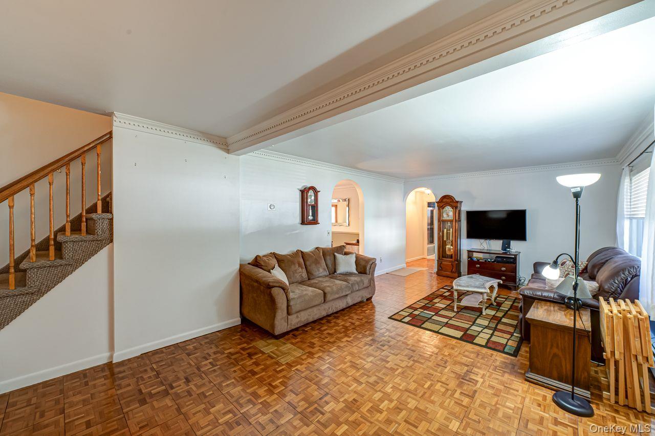 #5 photo, 38 High Street, Roslyn Heights , NY 11577