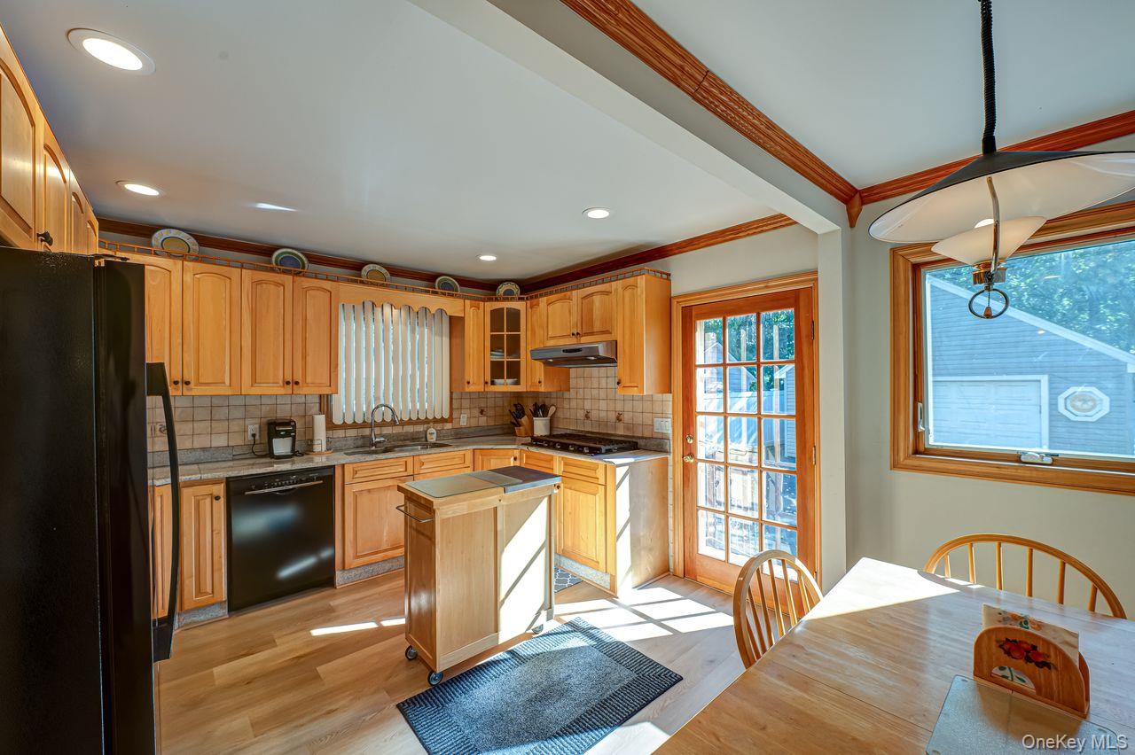 #8 photo, 38 High Street, Roslyn Heights , NY 11577