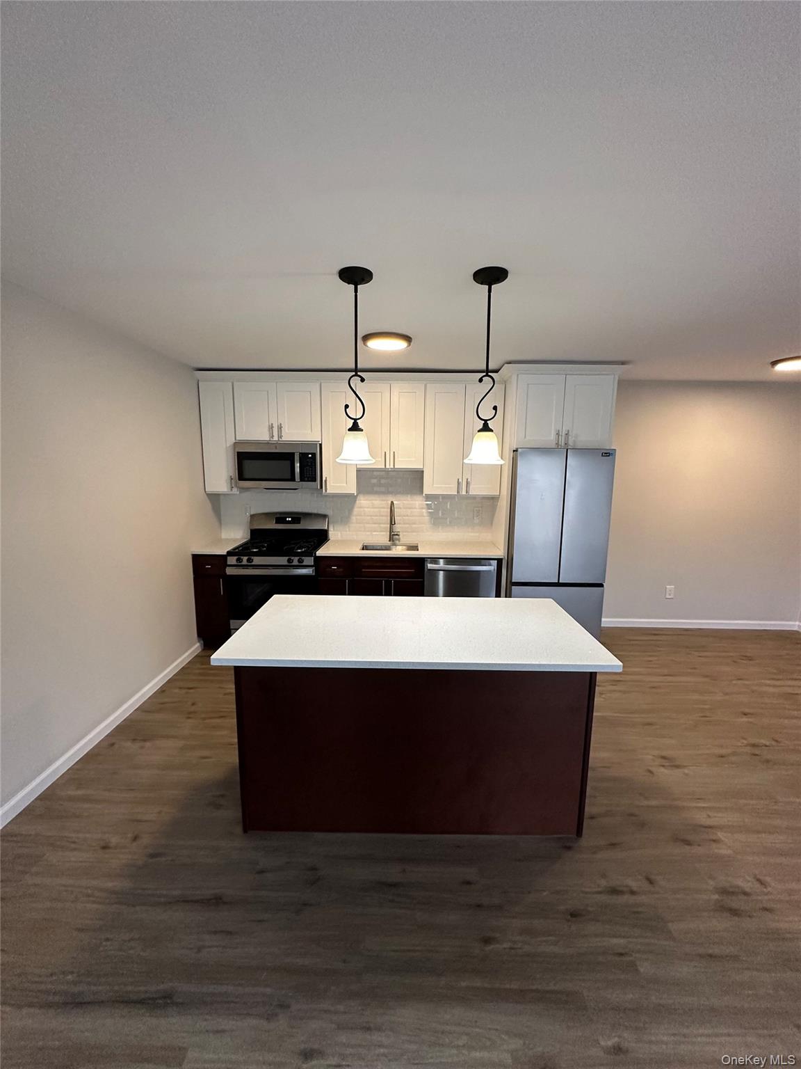 #2 photo, 460 Old Town Road, サフォーク郡 Port Jefferson Station , NY 11776