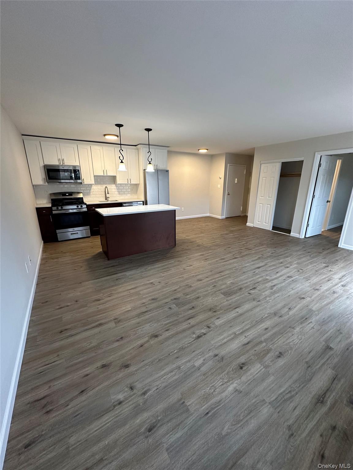 #5 photo, 460 Old Town Road, サフォーク郡 Port Jefferson Station , NY 11776