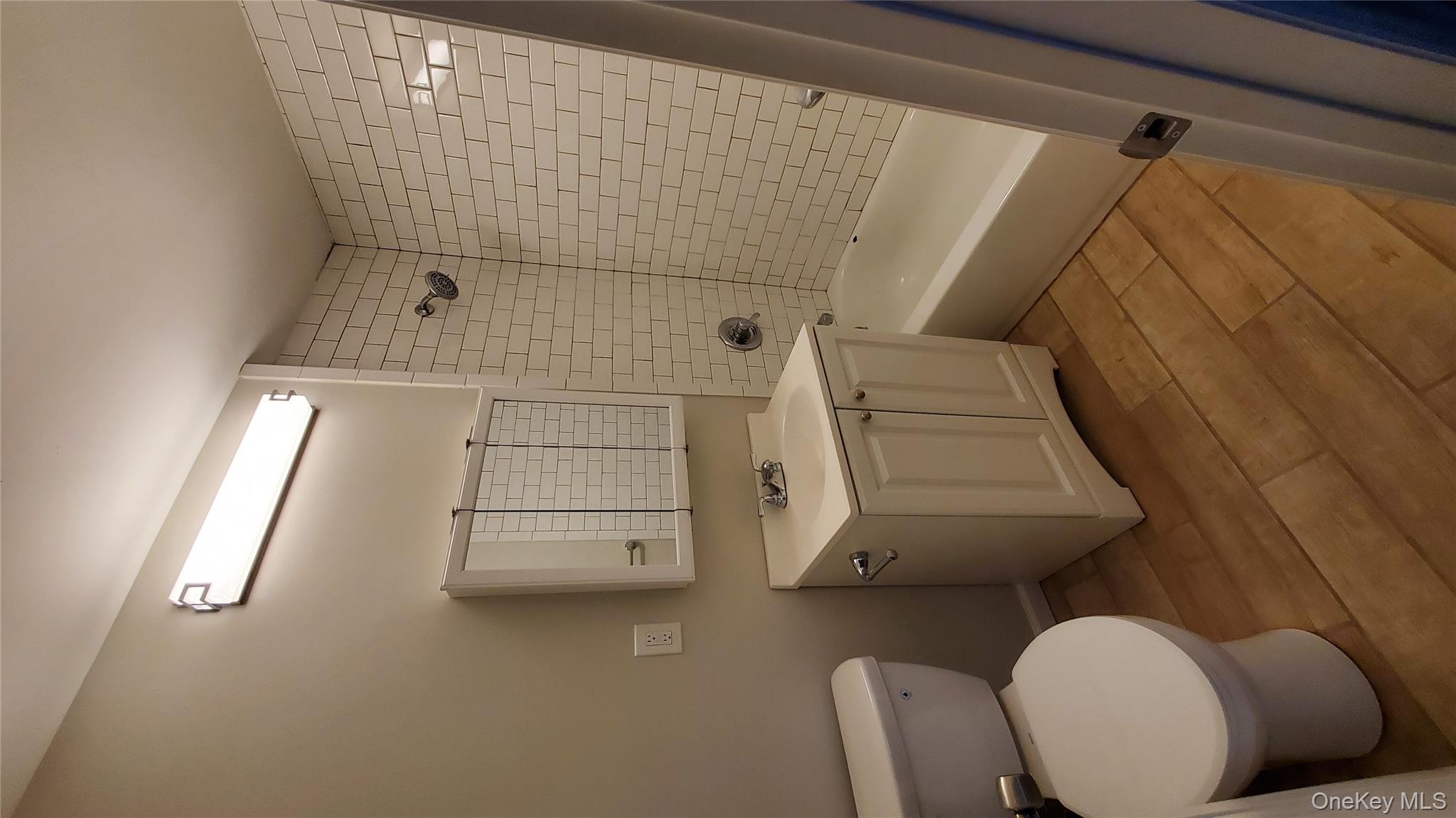 #6 photo, 460 Old Town Road, サフォーク郡 Port Jefferson Station , NY 11776