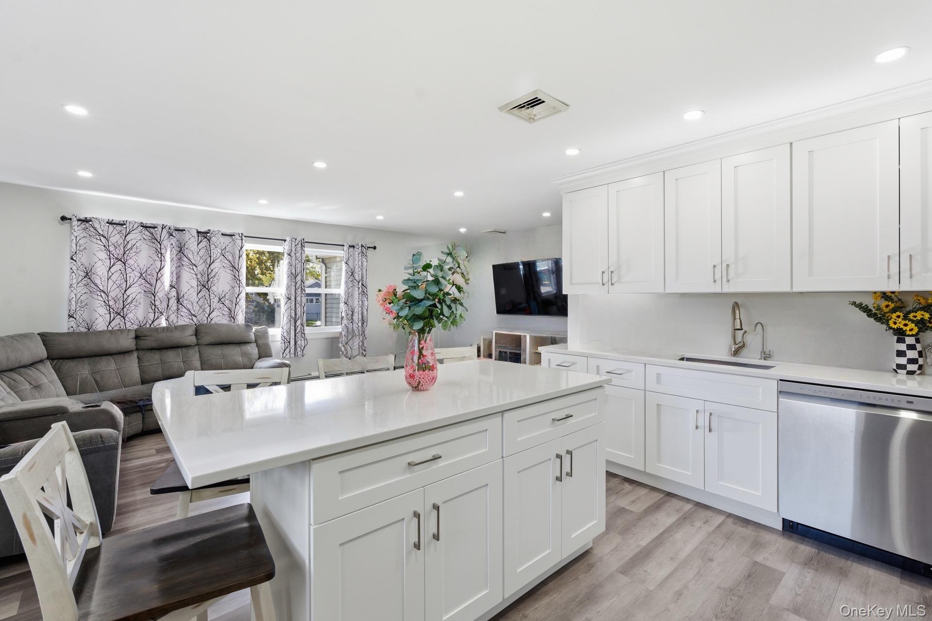 #3 photo, 47 Poplar Street, サフォーク郡 Central Islip , NY 11722