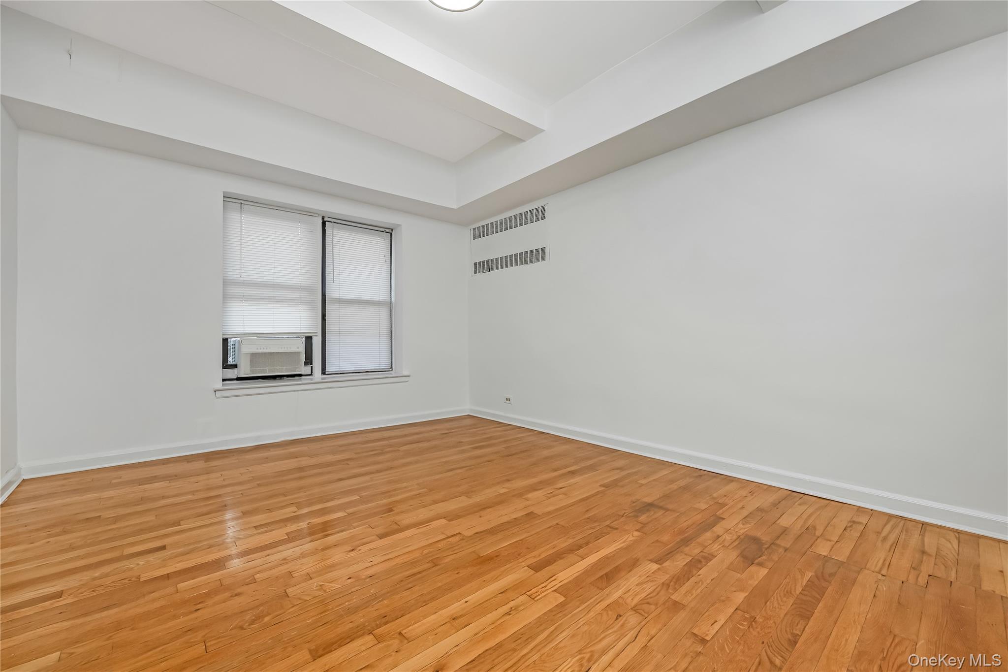 #10 photo, 99-63 66th Avenue, クイーンズ区 Rego Park , NY 11374