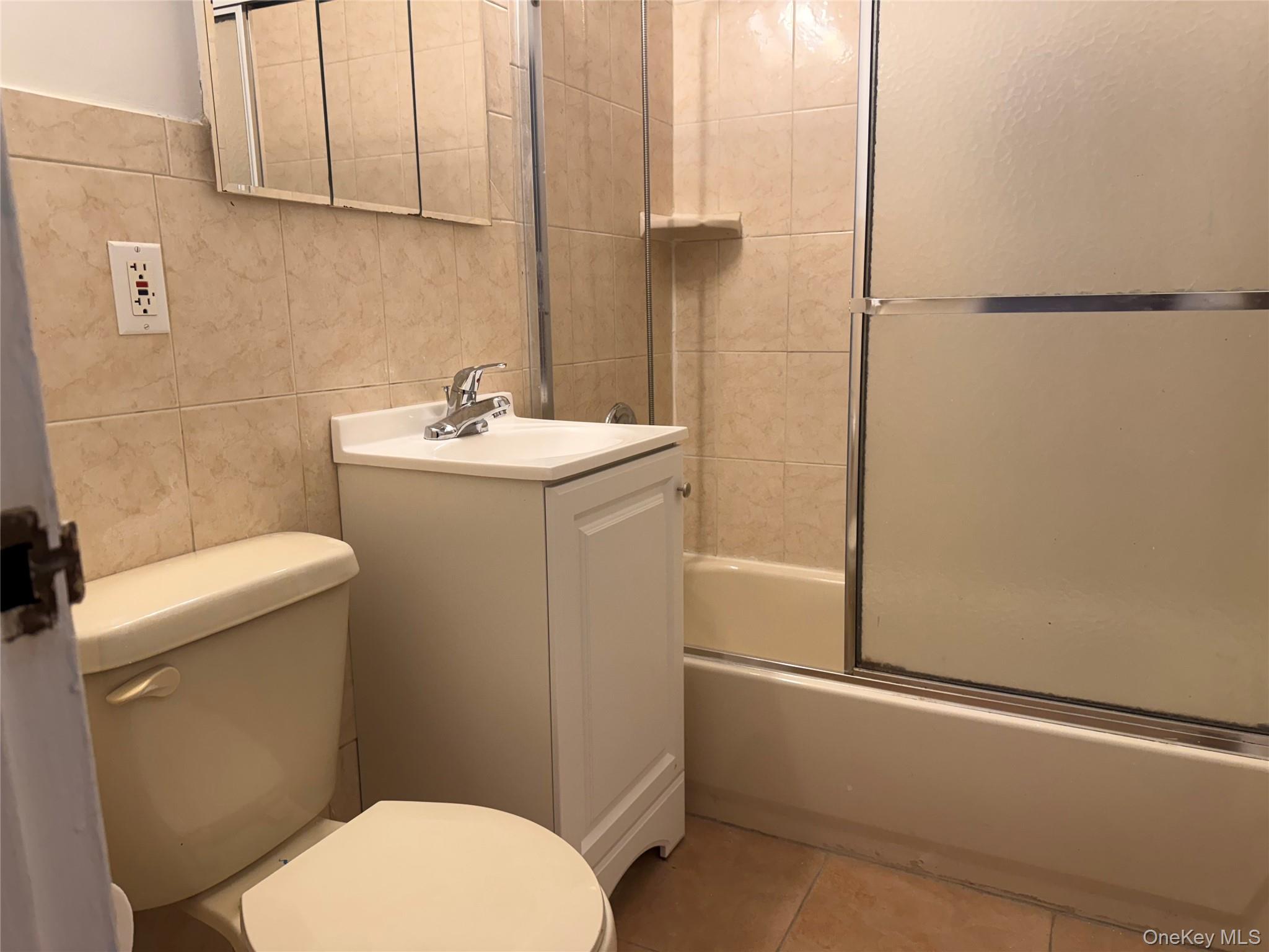 #11 photo, 2530 78th Street, クイーンズ区 East Elmhurst , NY 11370