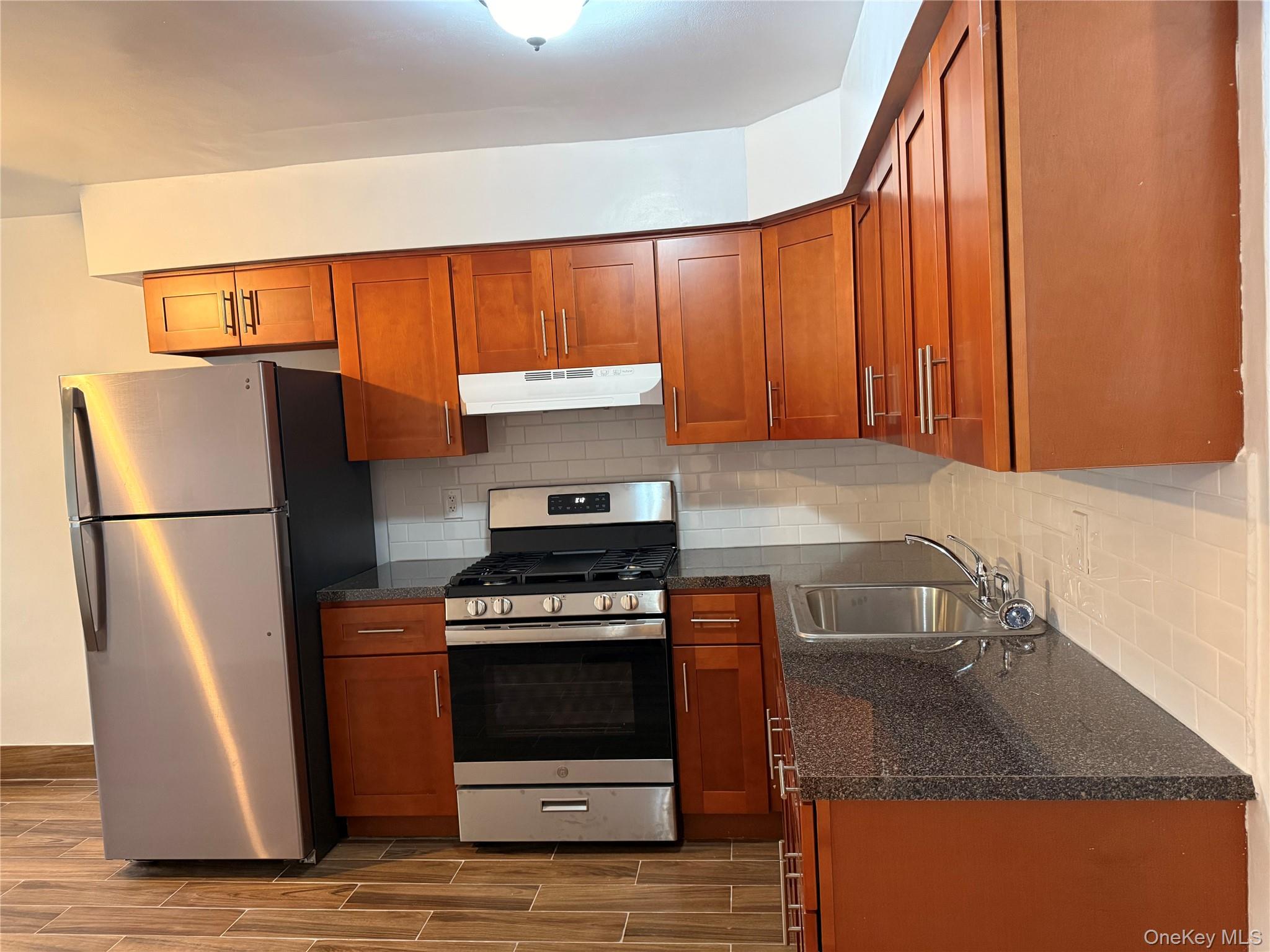 #8 photo, 2530 78th Street, クイーンズ区 East Elmhurst , NY 11370