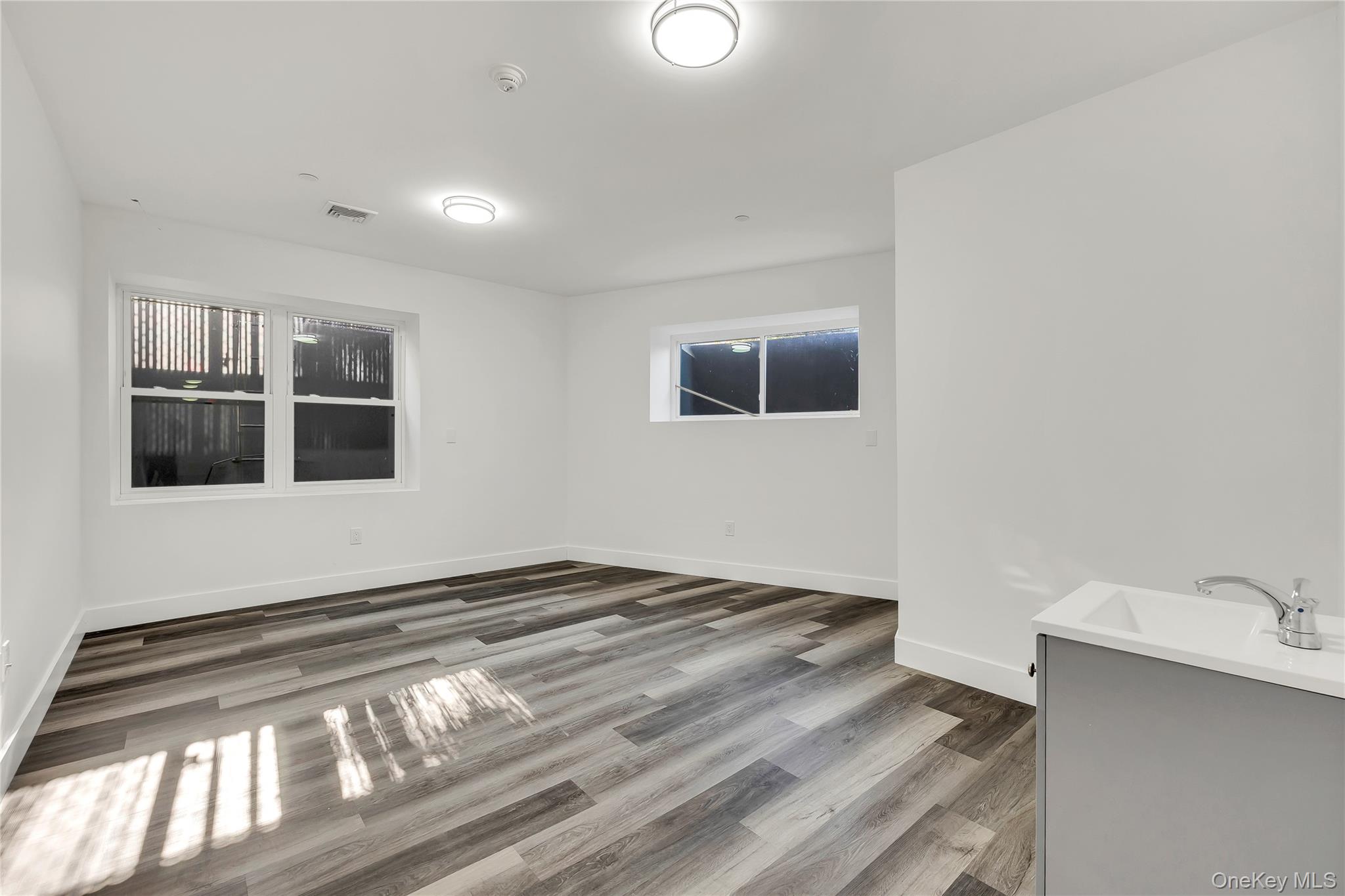 #14 photo, 533 Greenwich Street, ナッソー郡 Hempstead , NY 11550