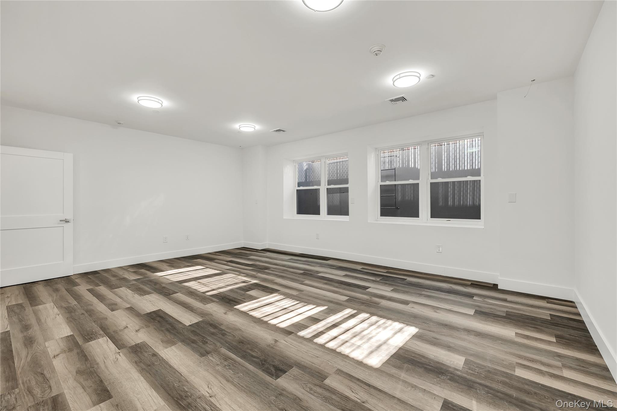 #15 photo, 533 Greenwich Street, ナッソー郡 Hempstead , NY 11550