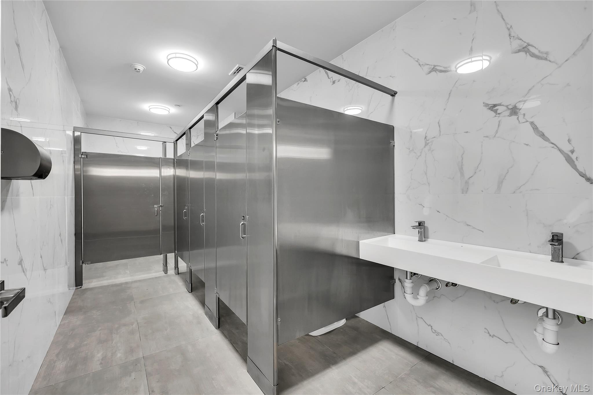 #17 photo, 533 Greenwich Street, ナッソー郡 Hempstead , NY 11550