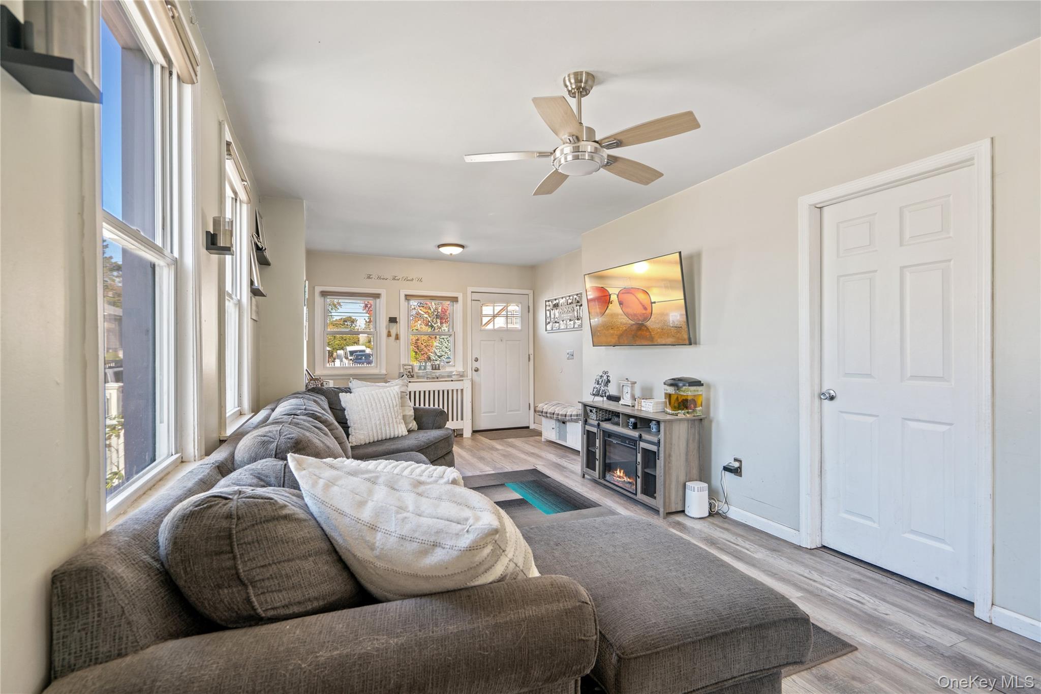 #8 photo, 48 Farmers Avenue, Lindenhurst , NY 11757