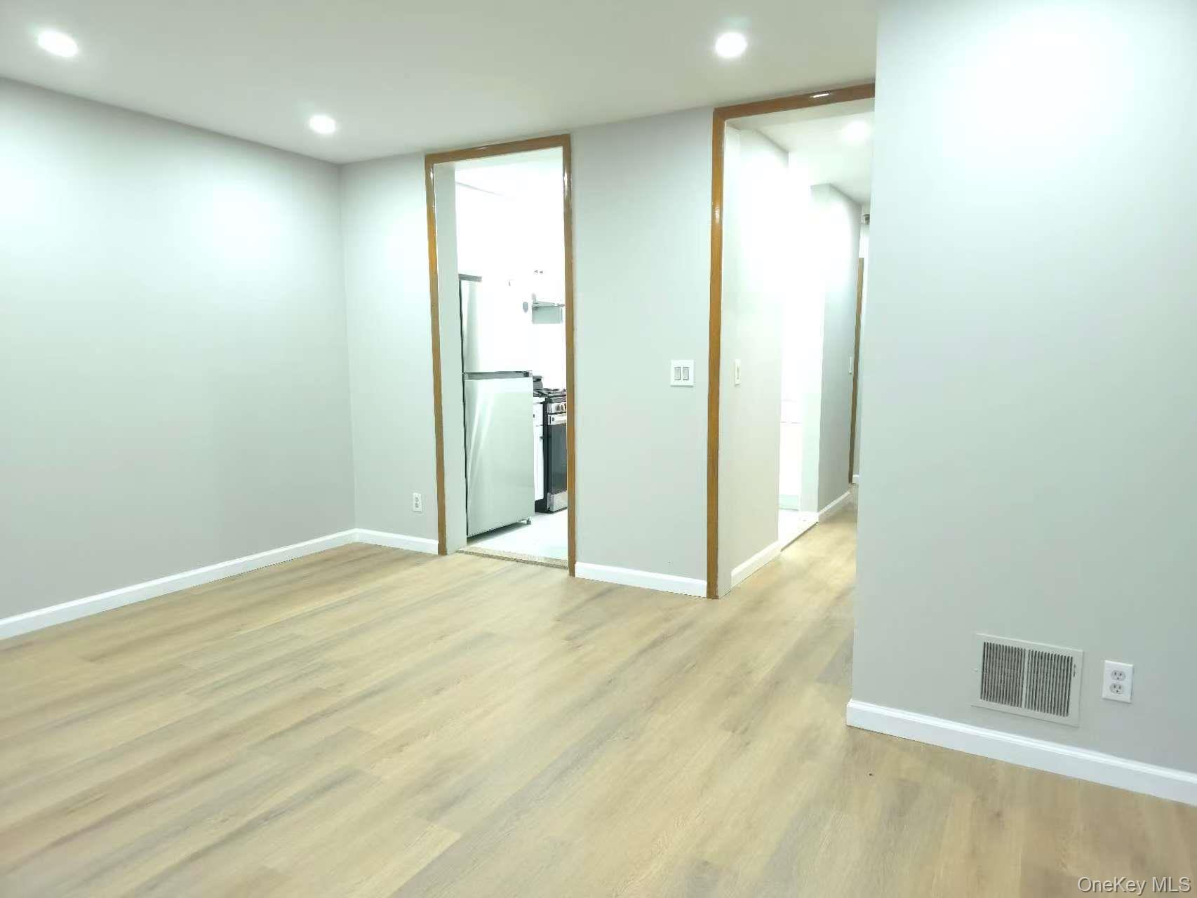 #2 photo, 2096 Randall Avenue, Bronx , NY 10473