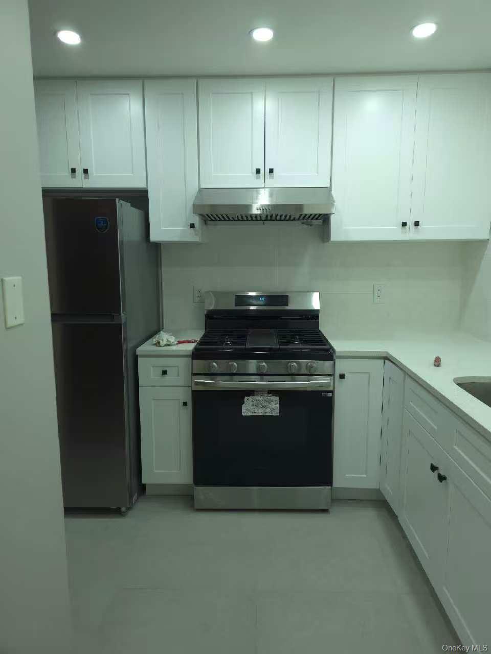 #3 photo, 2096 Randall Avenue, Bronx , NY 10473