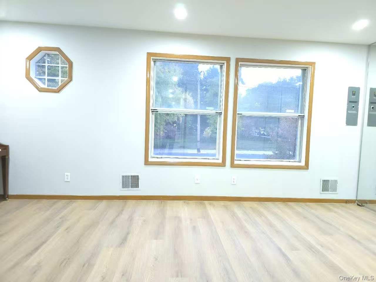 #6 photo, 2096 Randall Avenue, Bronx , NY 10473