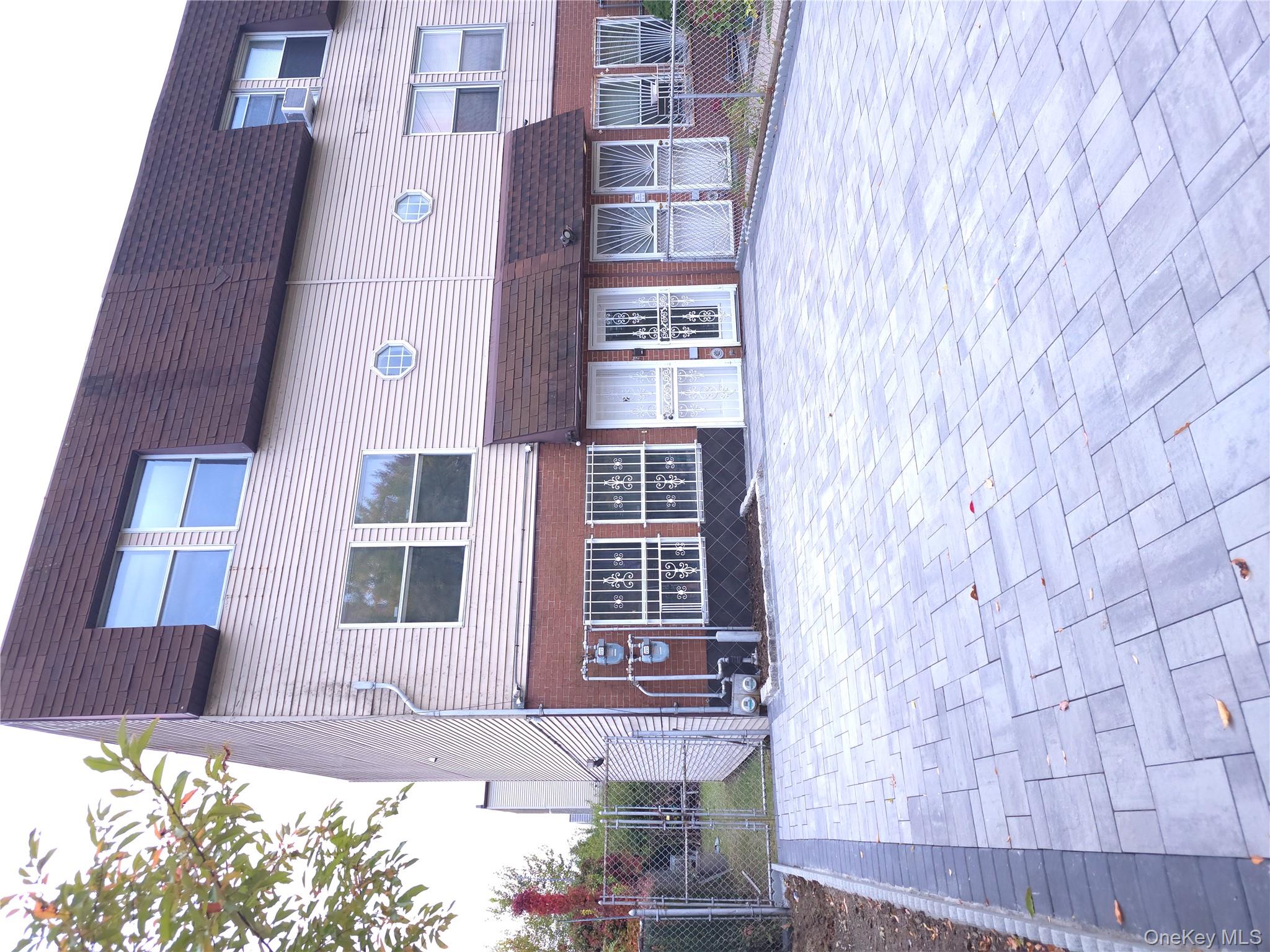 #7 photo, 2096 Randall Avenue, Bronx , NY 10473