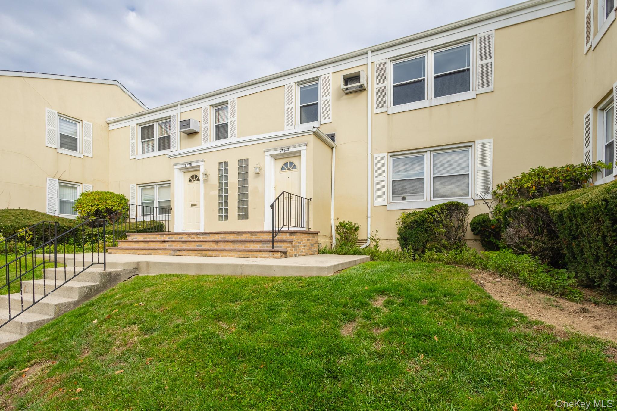 #1 photo, 251-41 71st Road, クイーンズ区 Bellerose , NY 11426