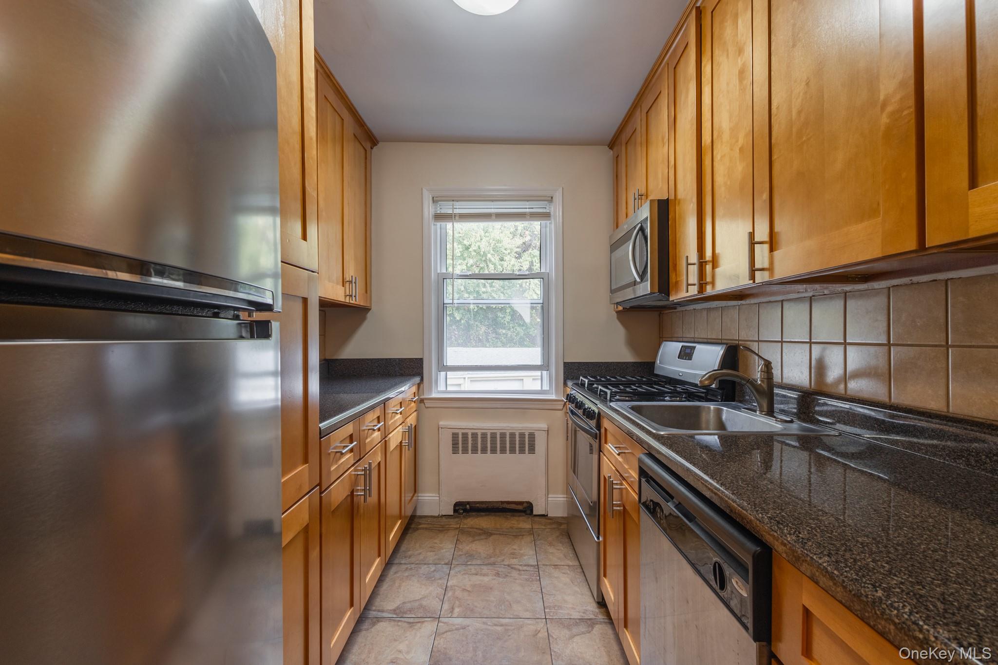 #10 photo, 251-41 71st Road, クイーンズ区 Bellerose , NY 11426