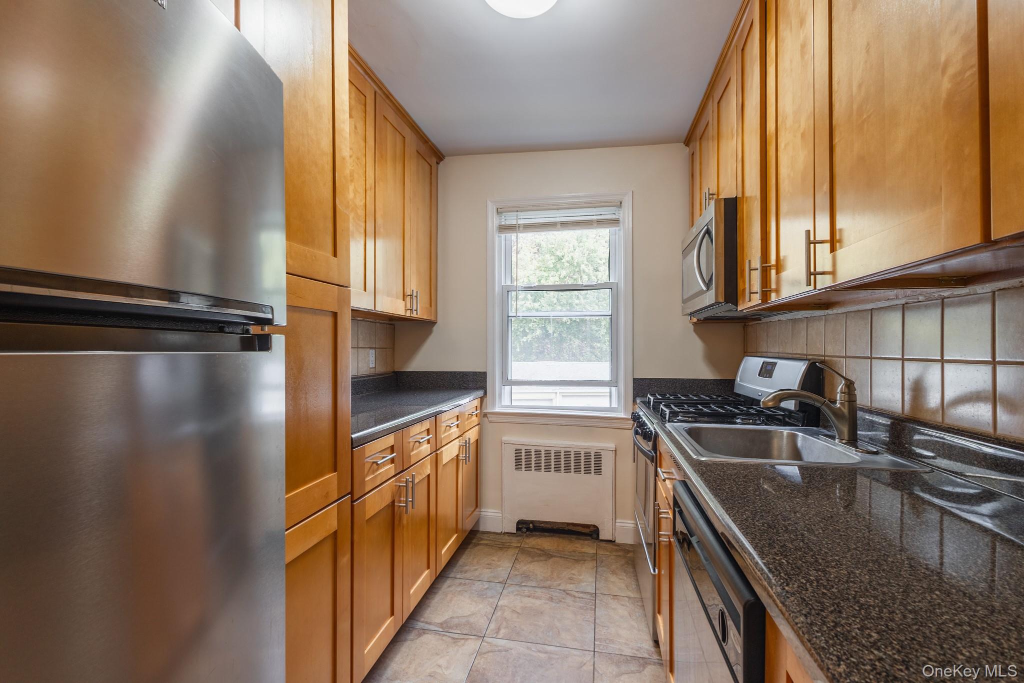 #11 photo, 251-41 71st Road, クイーンズ区 Bellerose , NY 11426