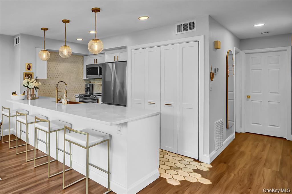 #2 photo, 1 Anchorage Way, Freeport , NY 11520