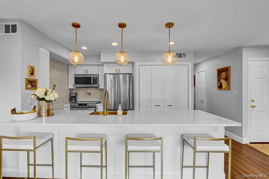 #3 photo, 1 Anchorage Way, Freeport , NY 11520