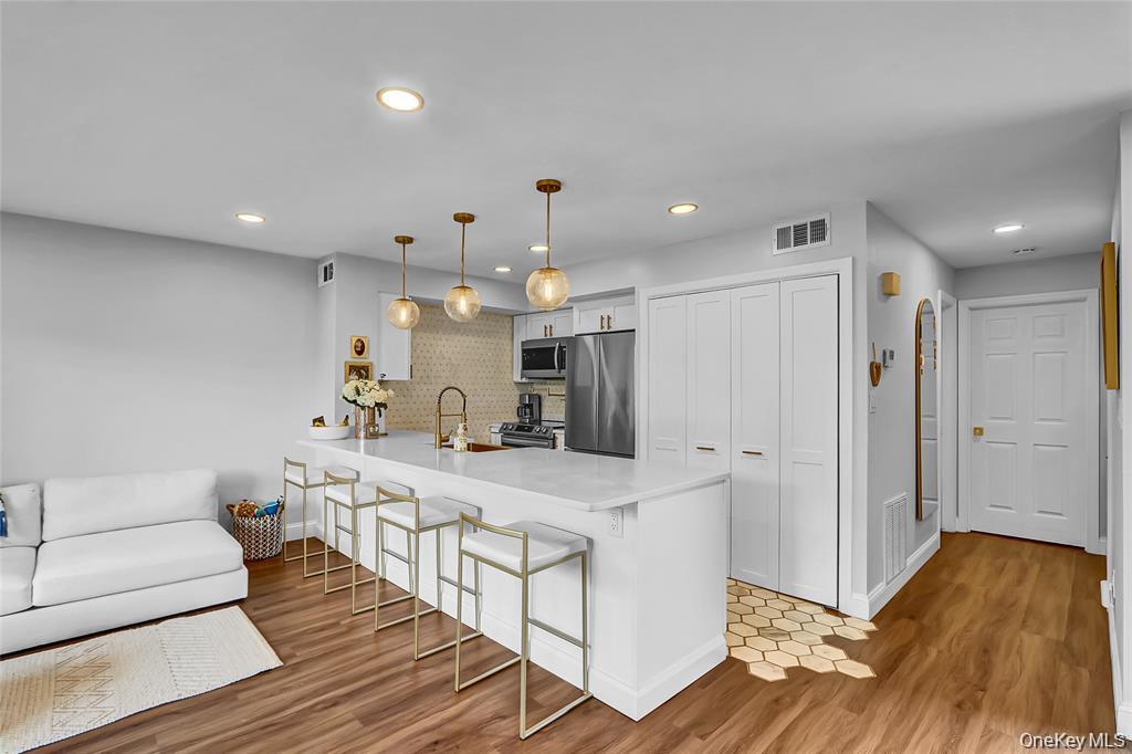 #4 photo, 1 Anchorage Way, Freeport , NY 11520