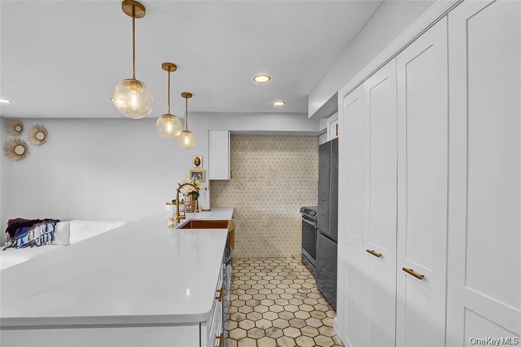 #6 photo, 1 Anchorage Way, Freeport , NY 11520