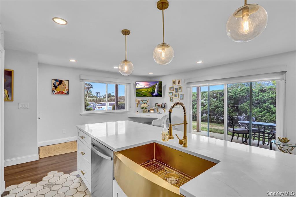 #7 photo, 1 Anchorage Way, Freeport , NY 11520