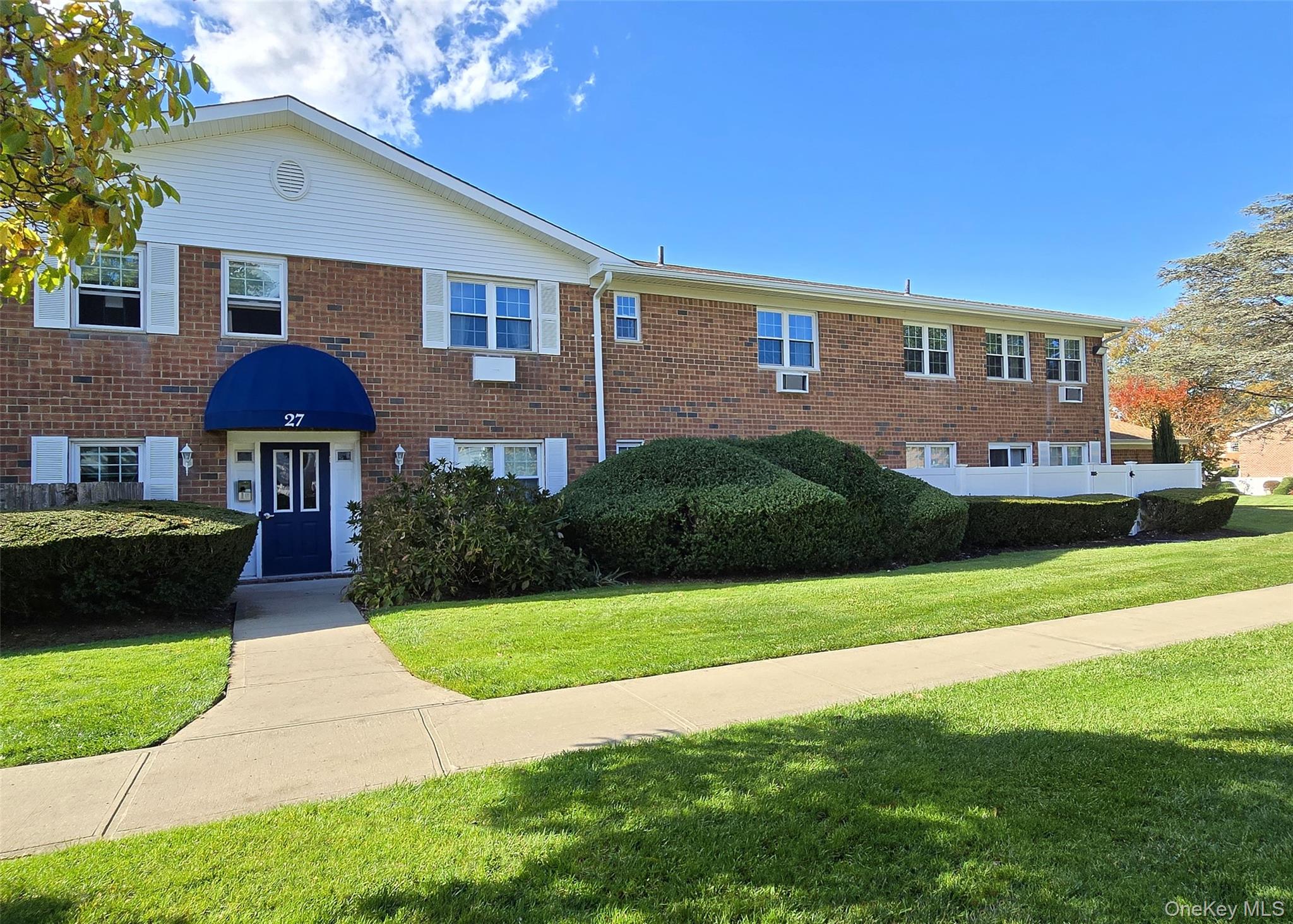 #1 photo, 460 Old Town Road, サフォーク郡 Port Jefferson Station , NY 11776