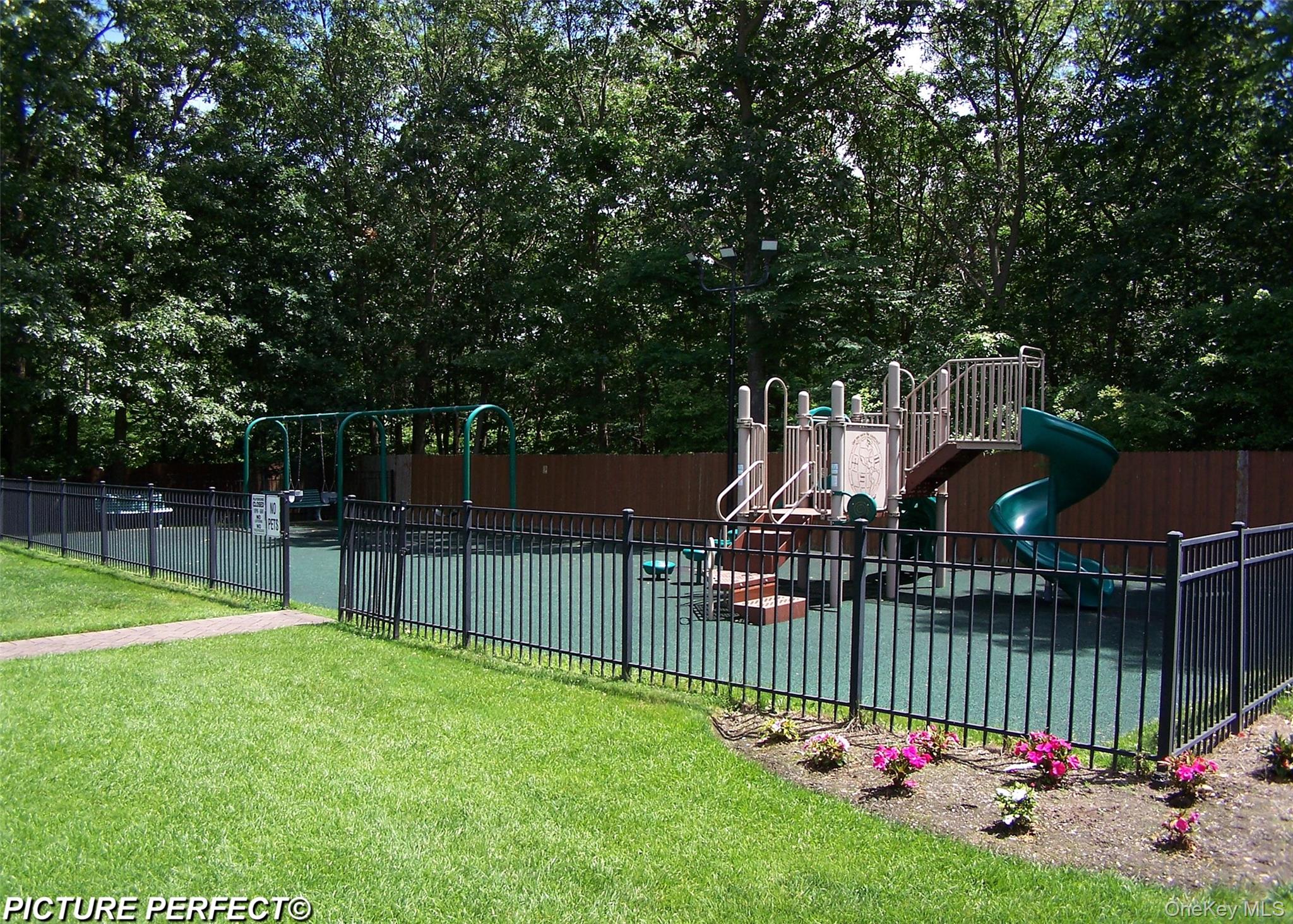 #16 photo, 460 Old Town Road, サフォーク郡 Port Jefferson Station , NY 11776