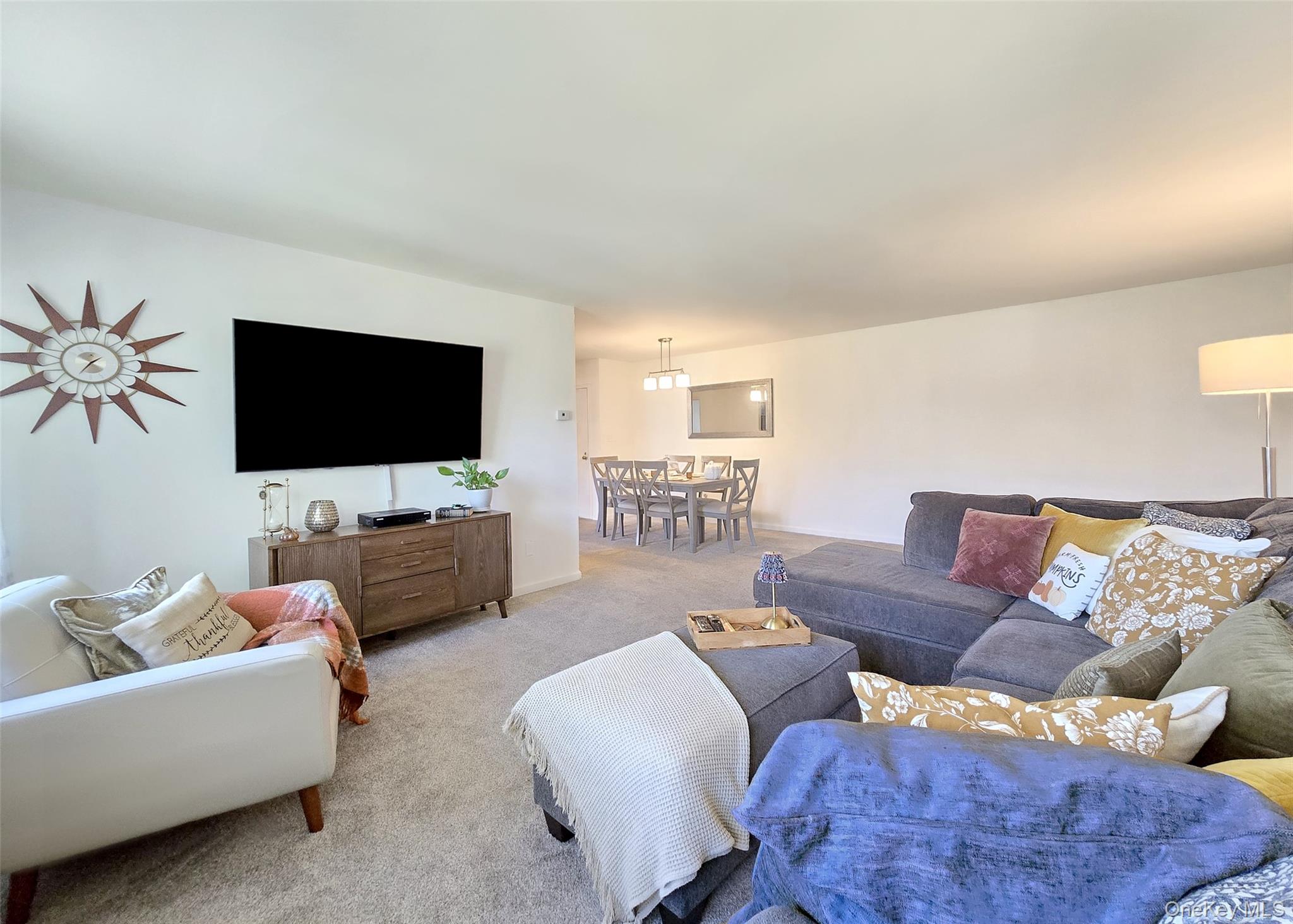 #4 photo, 460 Old Town Road, サフォーク郡 Port Jefferson Station , NY 11776